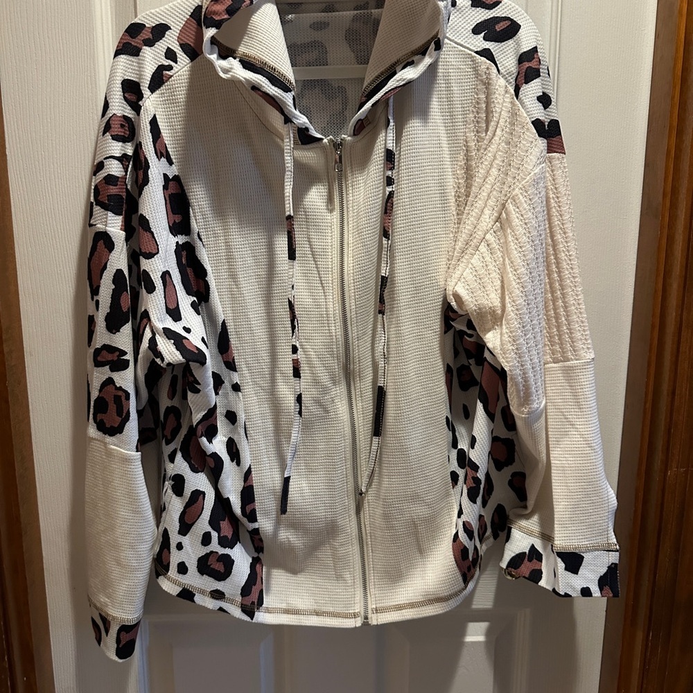 Stylish Leopard Print Bomber Jacket